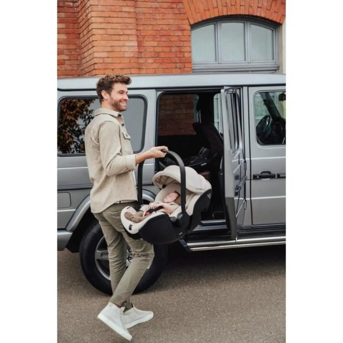 Babyschale BABY-SAFE PRO mit Liegeposition mieten