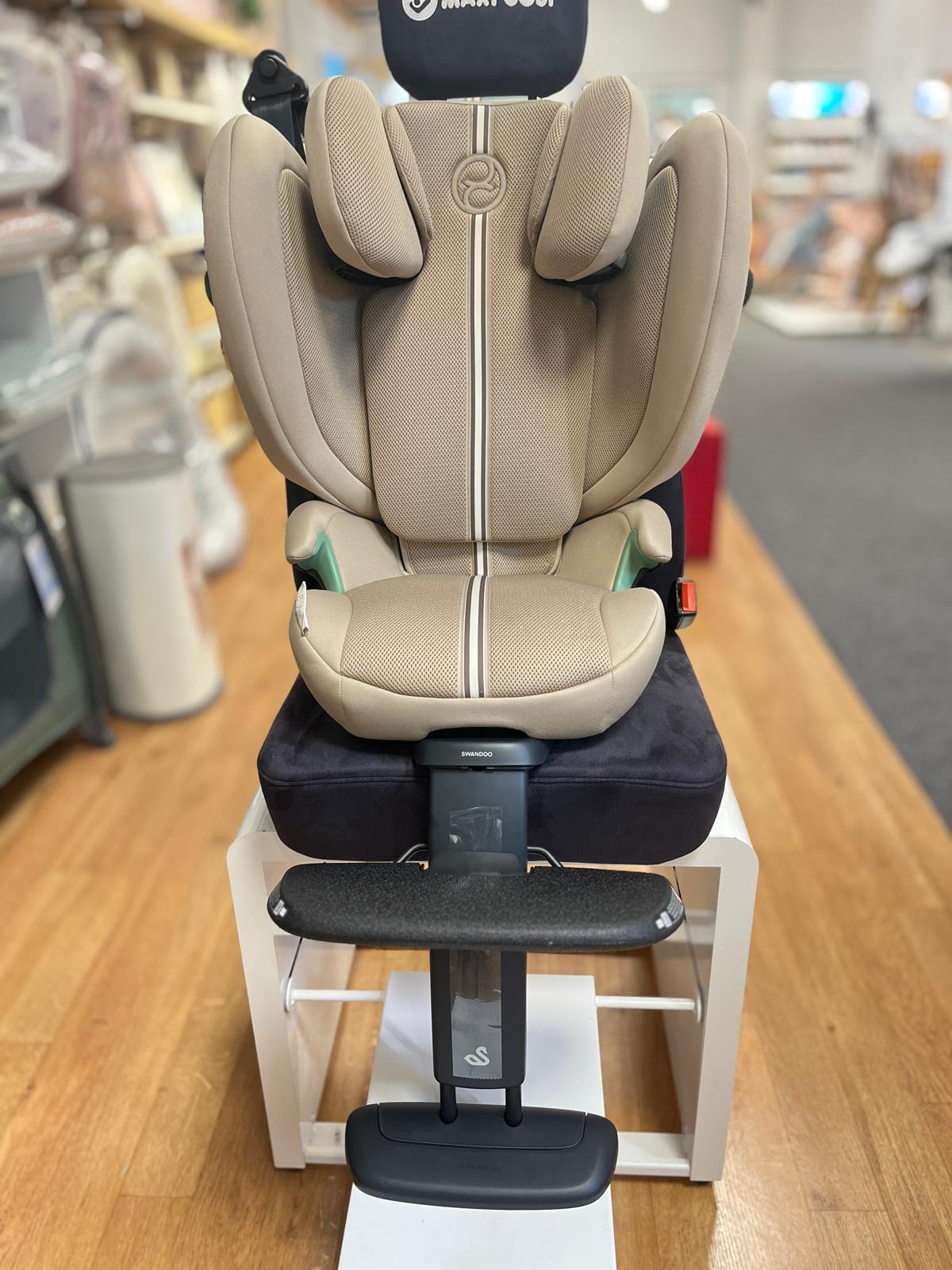 Swandoo Fußstütze mit Cybex Solution G2